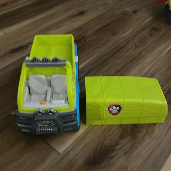 Paw patrol vehicle. Makes sounds and lights up. - Picture 3 of 7